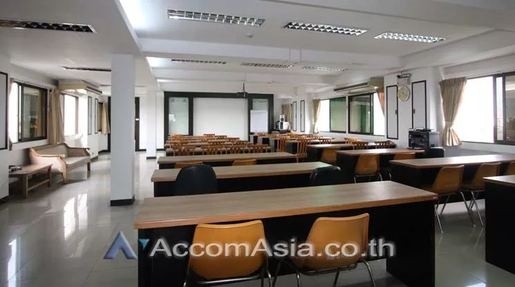  1  Office Space For Rent in Phaholyothin ,Bangkok BTS Ari at Thirapol Building AA14129